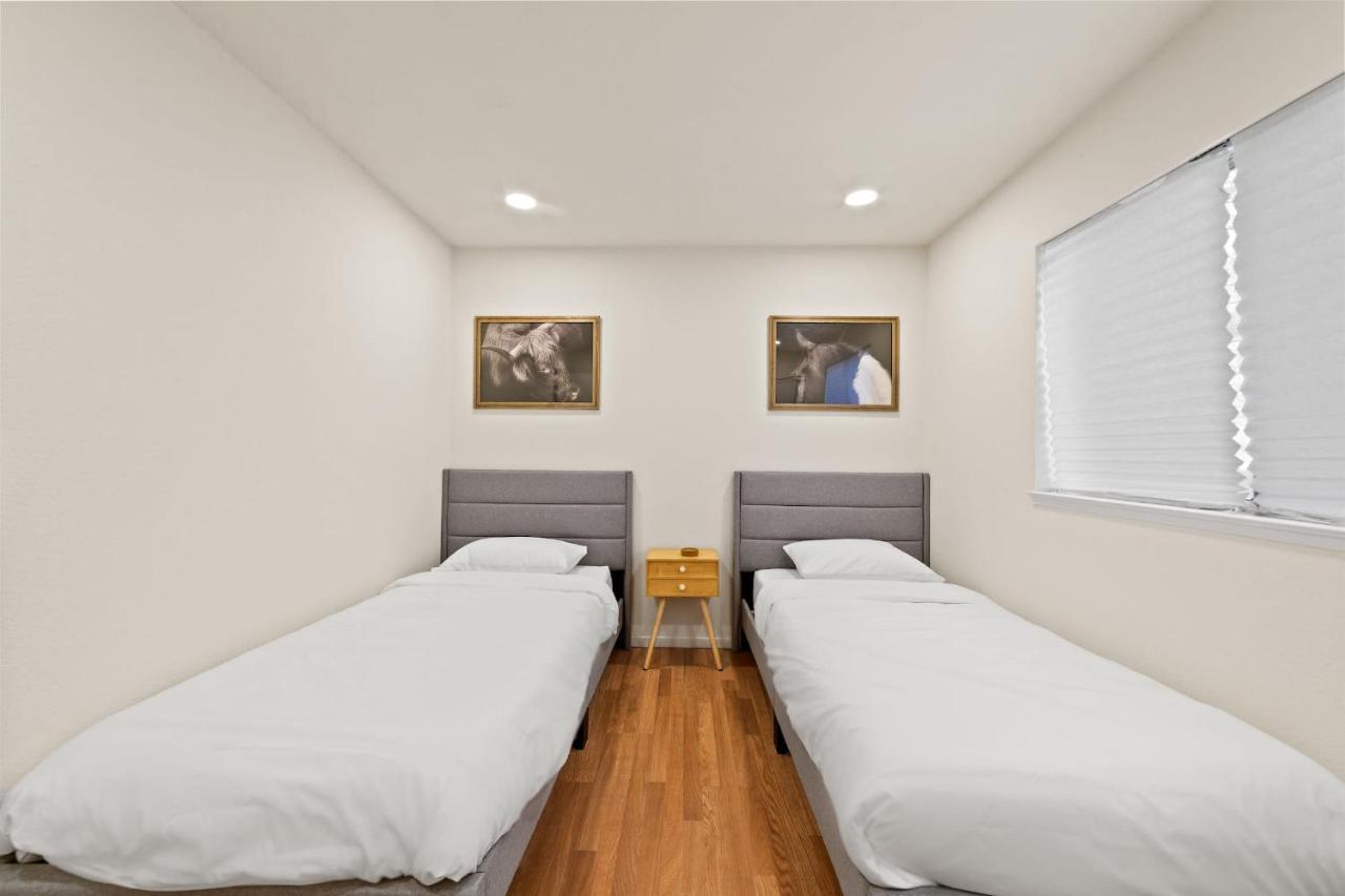 Casa vacanze Delightful 4br Nr Downtown W Fireplace *