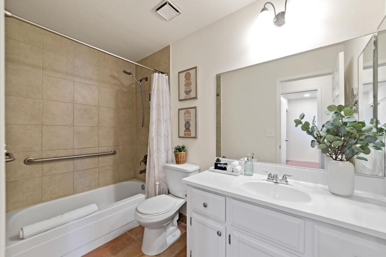 Casa vacanze Delightful 4br Nr Downtown W Fireplace