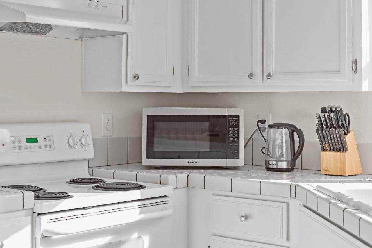 Delightful 4br Nr Downtown W Fireplace *